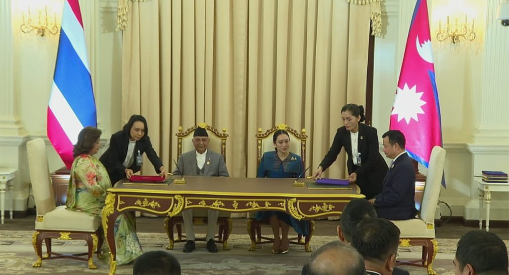 प्रधानमन्त्री ओली र थाइल्याण्डका प्रधानमन्त्री शिनावात्राबीच भेटवार्ता