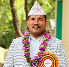 सार्वजनिक पद धारण गरेका व्यक्तिका बालबालिका सामुदायिक विद्यालयमा भर्ना गर्न नगर प्रमुख बाँनियाकाे अनुराेध