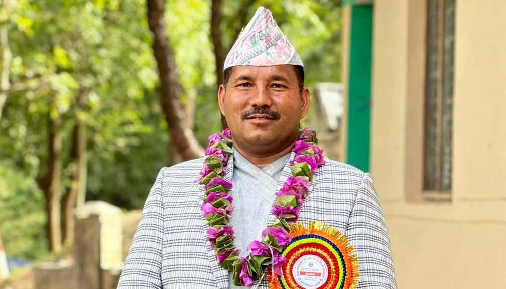 सार्वजनिक पद धारण गरेका व्यक्तिका बालबालिका सामुदायिक विद्यालयमा भर्ना गर्न नगर प्रमुख बाँनियाकाे अनुराेध