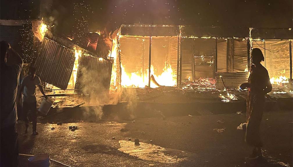 अछामकाे साँफे बजारमा आगलागी  १० पसल जले