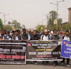 शिक्षामन्त्री भेट्न गएको शिक्षक टोली भेट नगरी फर्कियो