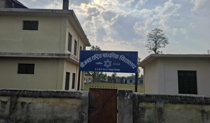 धनगढीको एक विद्यालयमा ३३ विद्यार्थी पढाउन ११ शिक्षक, नतिजा शून्य