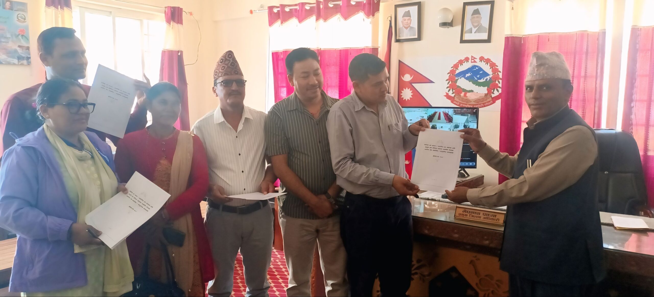 बाजुराका नागरिक संघ–संस्थाद्धारा प्रमुख जिल्ला अधिकारी मार्फत कानुनी सुधारको माग सहित सरकारलाई आधार पत्र