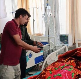 कृृष्ण सेन (इच्छुक)को २४ औं स्मृति दिवसकाे अवसरमा बाजुरामा बिरामीलाइ फलफुल बितरण