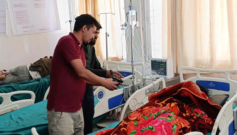 कृृष्ण सेन (इच्छुक)को २४ औं स्मृति दिवसकाे अवसरमा बाजुरामा बिरामीलाइ फलफुल बितरण