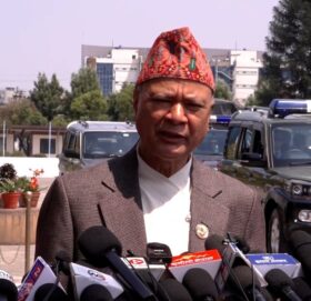 विद्यालय शिक्षा विधेयकमाथि हतारमा टीकाटिप्पणी गर्नु उचित हुँदैन : शिक्षामन्त्री