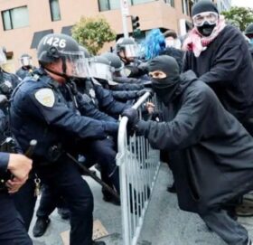 आप्रवासीको प्रदर्शन रोक्न नसकेपछि ट्रम्पले खटाए समुद्री सेना