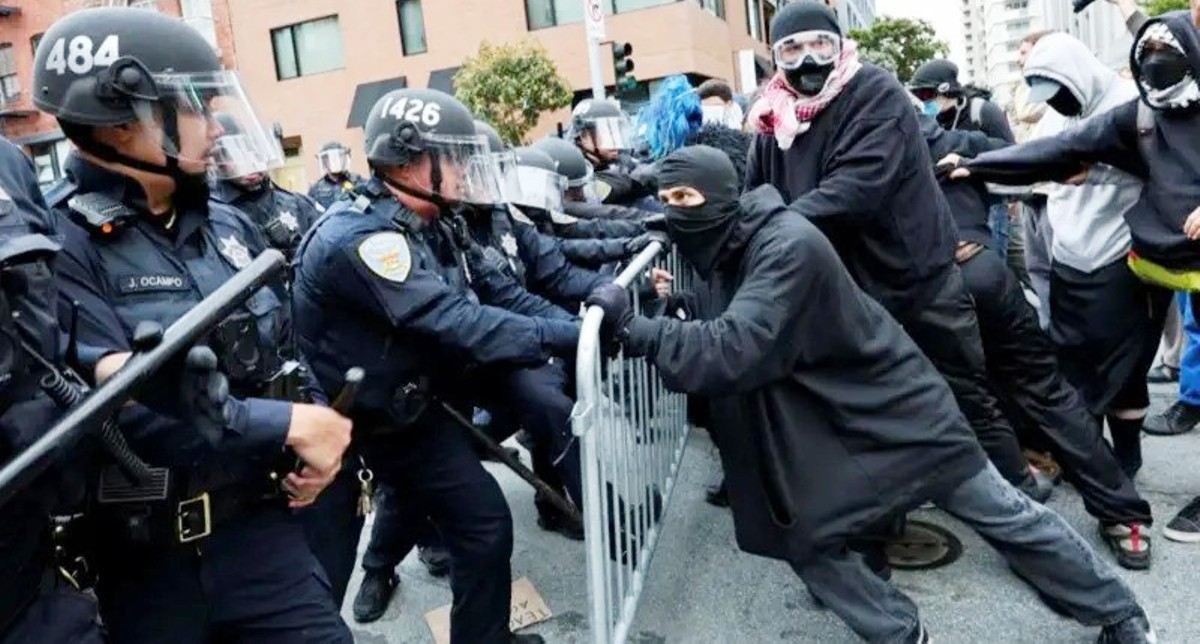 आप्रवासीको प्रदर्शन रोक्न नसकेपछि ट्रम्पले खटाए समुद्री सेना