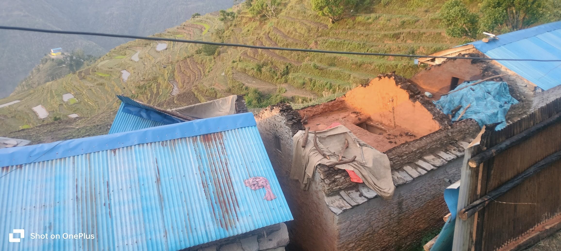 अछाममा हावाहुरीले दर्जनौँ घर र संरचना क्षतिग्रस्त