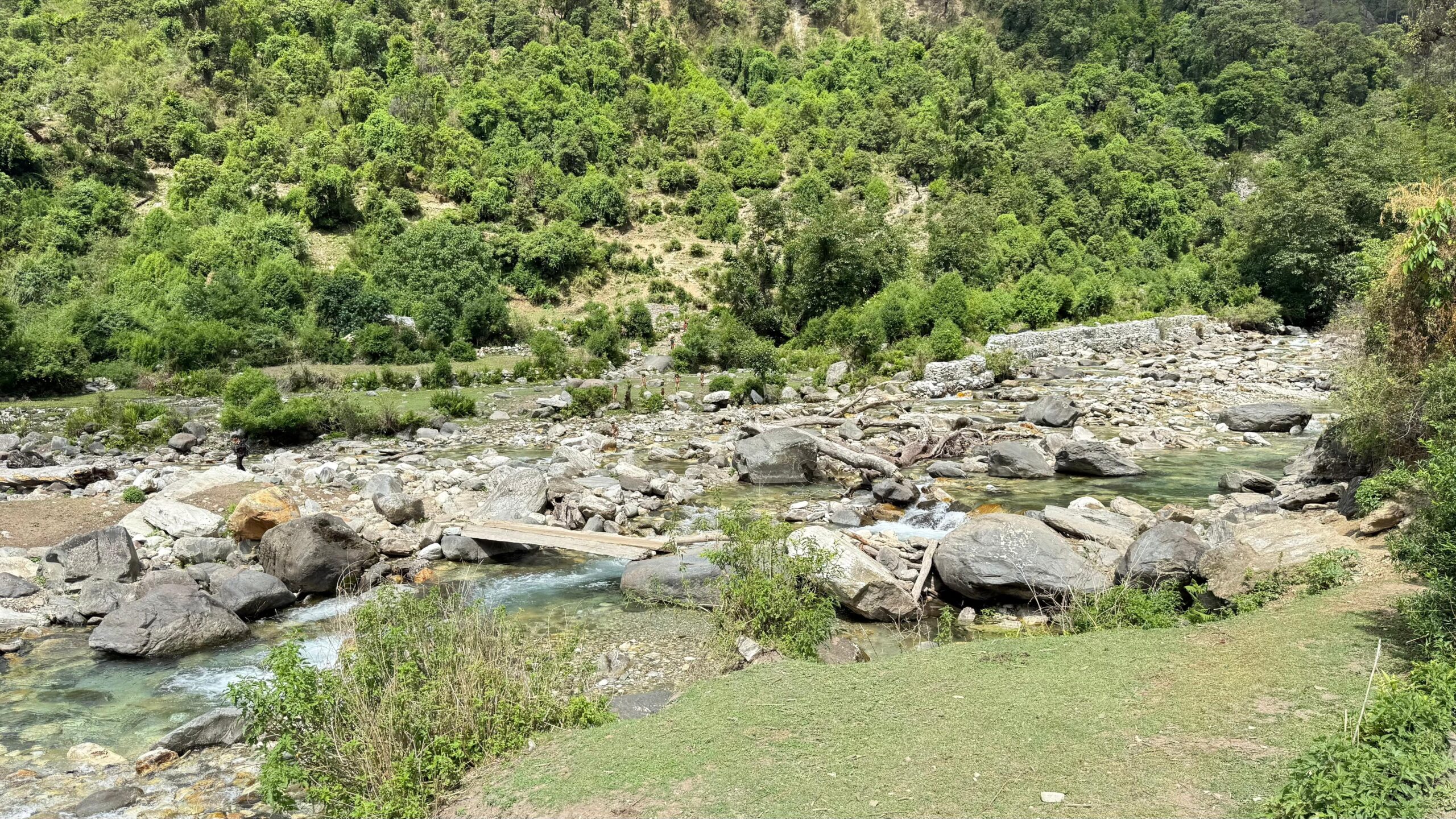 बाजुराको बौडीमा १४ बर्ष सम्म पनि झोलङ्गे पुल बनेन