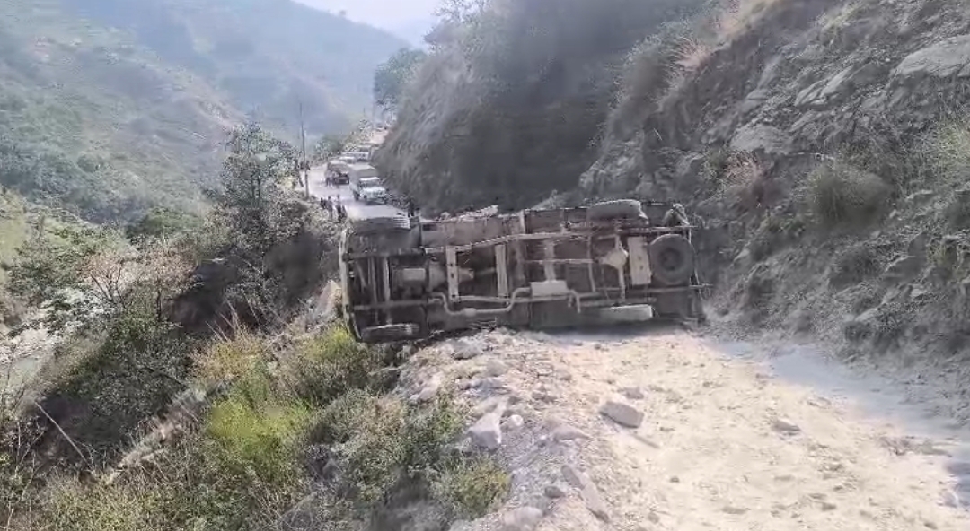 साँफे-मार्तडी सडकखण्डकाे अमकाेटमा जीप दुर्घटना