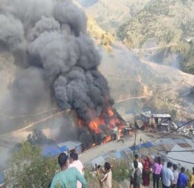 बाम्का बजारका आगलागी पीडितलाई बुढीनन्दाको एक लाख सहयोग