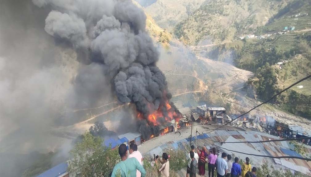 आगलागीबाट ध्वस्त भएको बाजुराको बाम्का बजार (तस्वीरहरु)