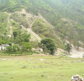 बाजुरामा वातावरणीय अध्ययन विनै खनिंदै सडक
