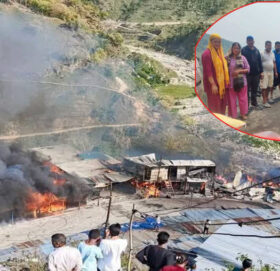 नेपाल कम्युनिस्ट पार्टी बाजुराद्धारा बाम्का बजारका अग्नीपीडितलाई आर्थिक सहयोग