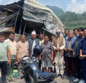 पूर्व प्रदेश प्रमुख जोशी र सांसद शाहीले गरे आगलागी क्षेत्रको निरीक्षण