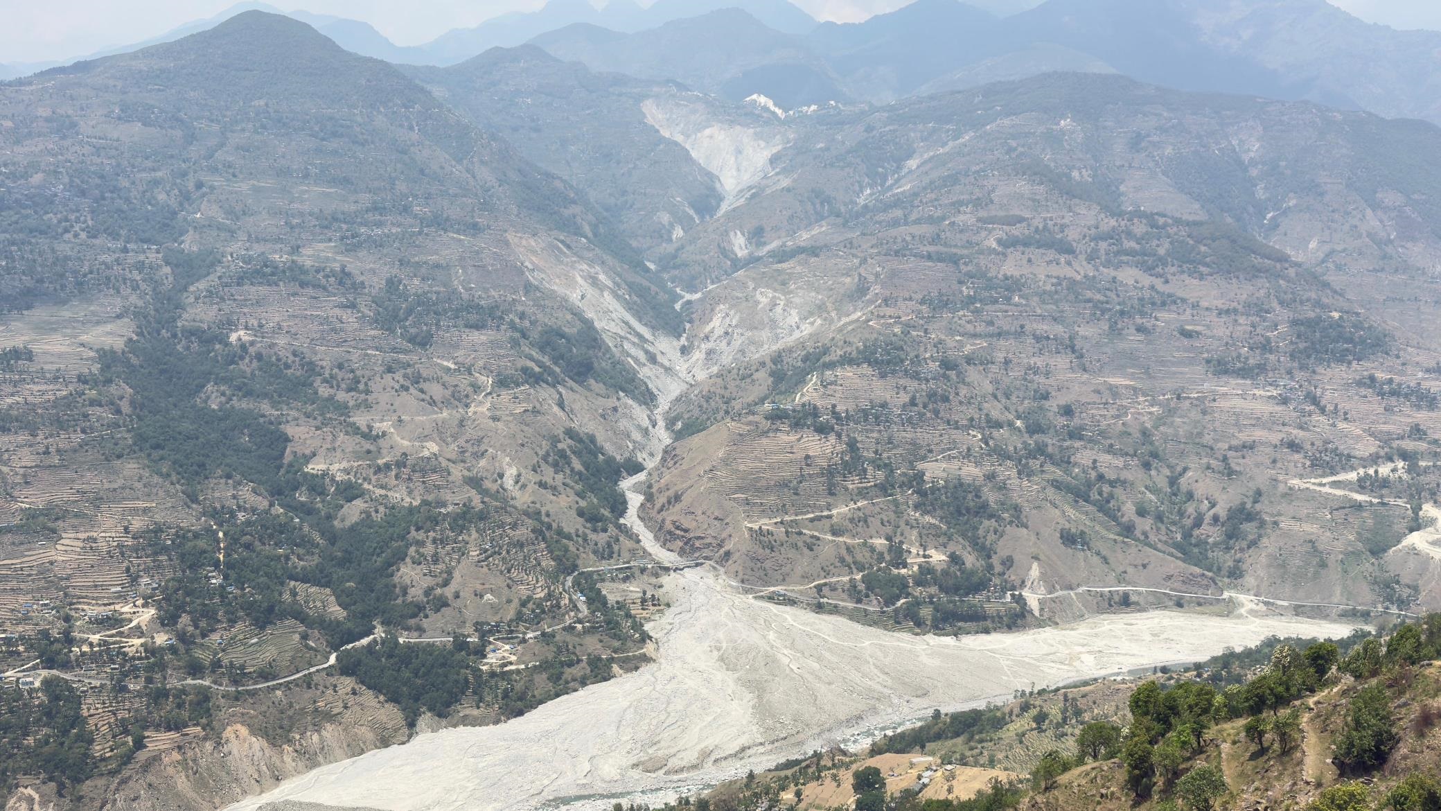 सडक : विकासको नाममा विनाश