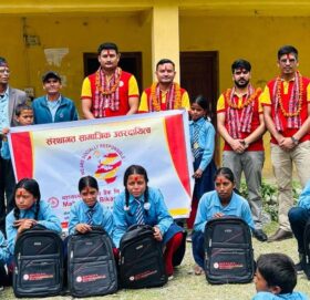 महालक्ष्मी बैंकद्वारा दलित, गरिब तथा पिछडिएका विद्यार्थीलाई शैक्षिक साम्रगी बितरण