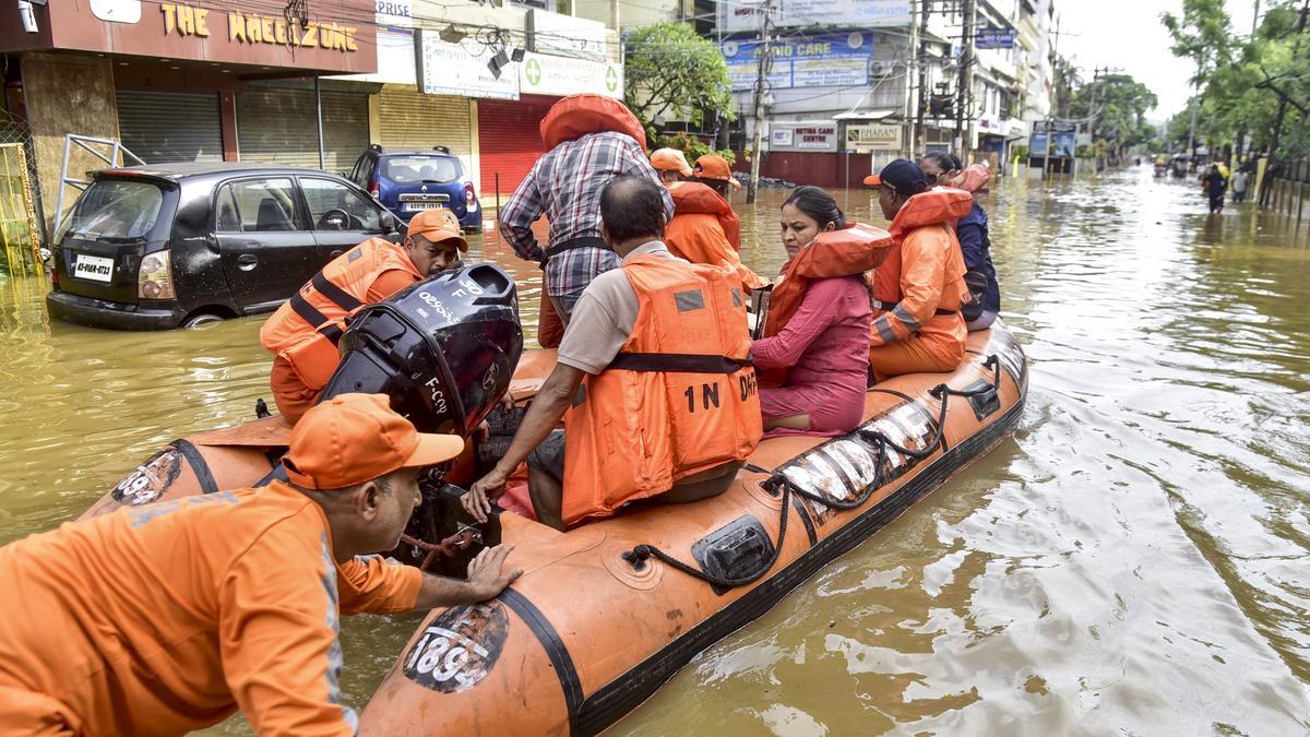 भारतमा बाढीमा परेर ३२ जनाको मृत्यु : १८ जिल्ला प्रभावित