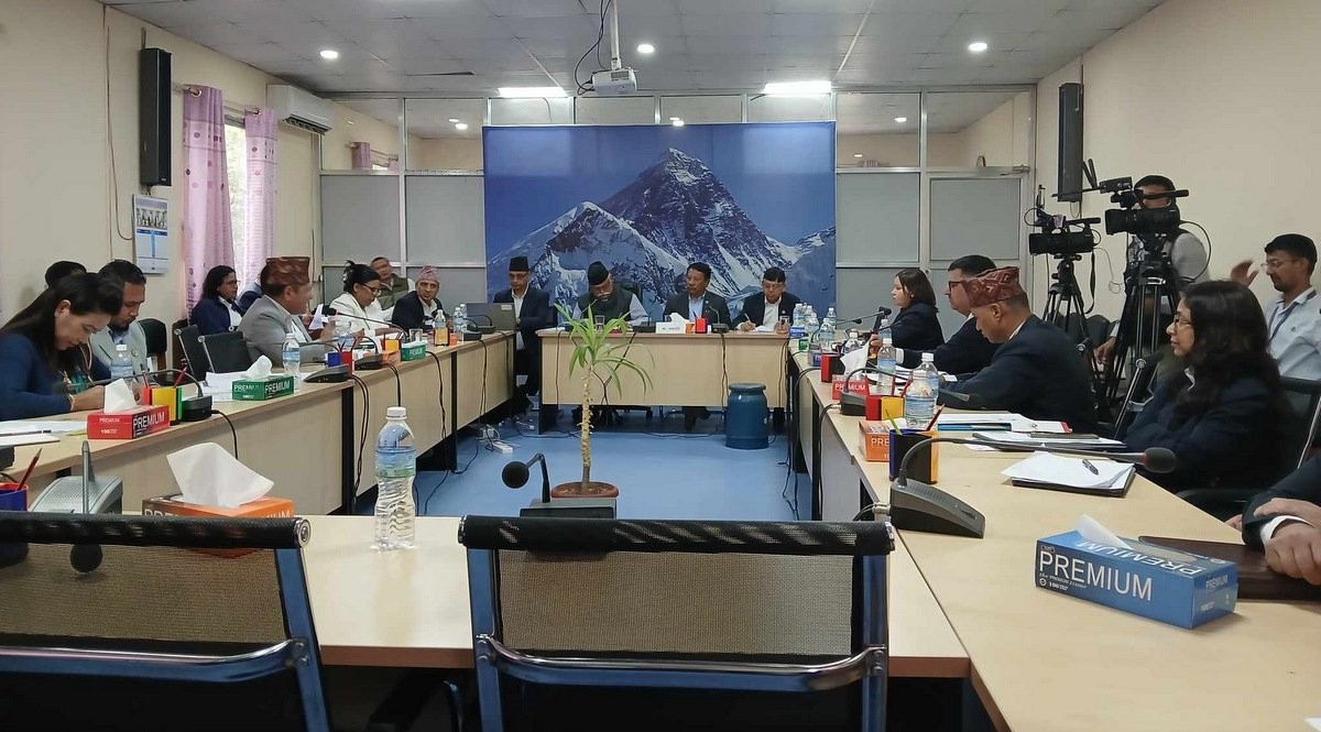 बरु ६ महिना यात्रा नगरौँ, यातायात व्यवसायीको धम्कीबाट नडराऔँ : सांसद शाही