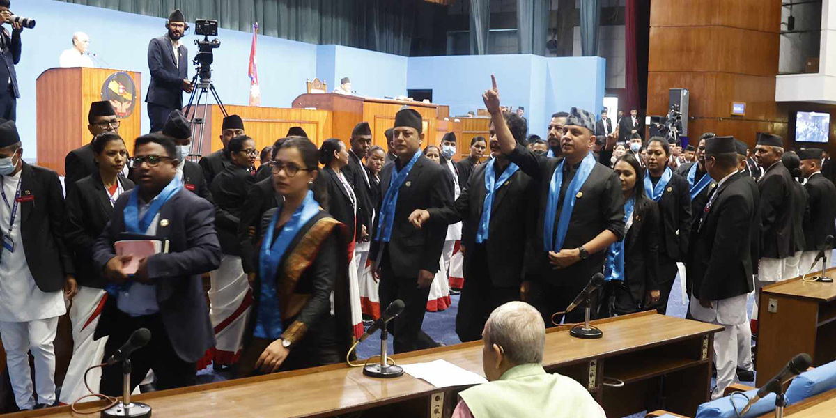 संसदबाट राप्रपासँगै बाहिरियो रास्वपा