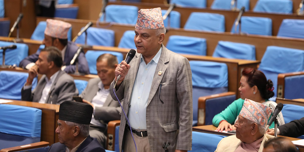 निलो रिबन लगाएर संसद् छिरेका रास्वपा सांसदलाई निष्कासन गर्न कांग्रेसको माग