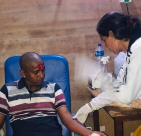 बडीमालिका नगर स्तरीय युवा सञ्जालका अध्यक्ष विकले गरे रक्तदान