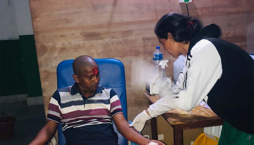 बडीमालिका नगर स्तरीय युवा सञ्जालका अध्यक्ष विकले गरे रक्तदान