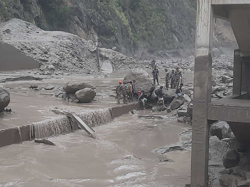रसुवा बाढीमा फसेका ५० जनाको उद्धार