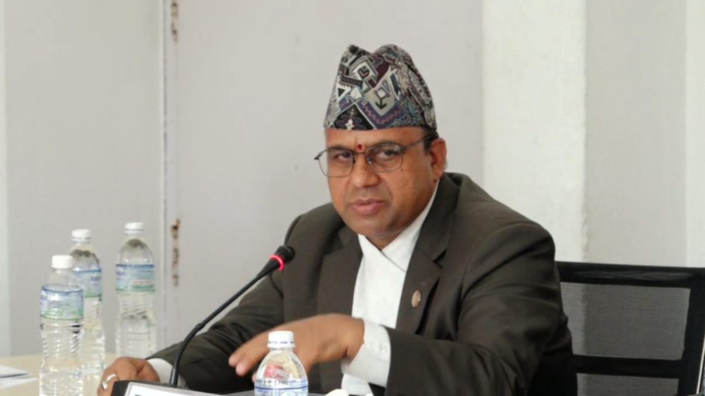 पर्यटनमन्त्रीको गुनासो : सरकारी कर्मचारीहरू समर्पित भएर काम गर्दैनन्