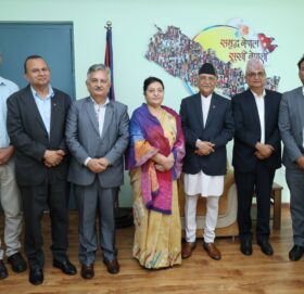 पार्टी कार्यालयमा अध्यक्ष ओली र नेतृ भण्डारीबीच भेटवार्ता