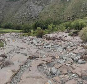 हुम्लाको तिल गाउँमा आएको बाढीले ४ काठेपुल बगायो