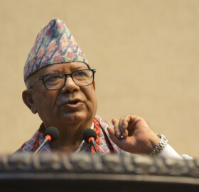 एमालेप्रति आशा राखेर लसपस गर्नेलाई मेरो भन्नु केही छैन: माधव नेपाल