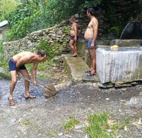 बडीमालिका नगरपालिका ९ किमु खाेला धारा सरसफाइ