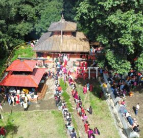 बाजुराको नाटेश्वरी मन्दिरमा पुजा (फोटो फिचर)