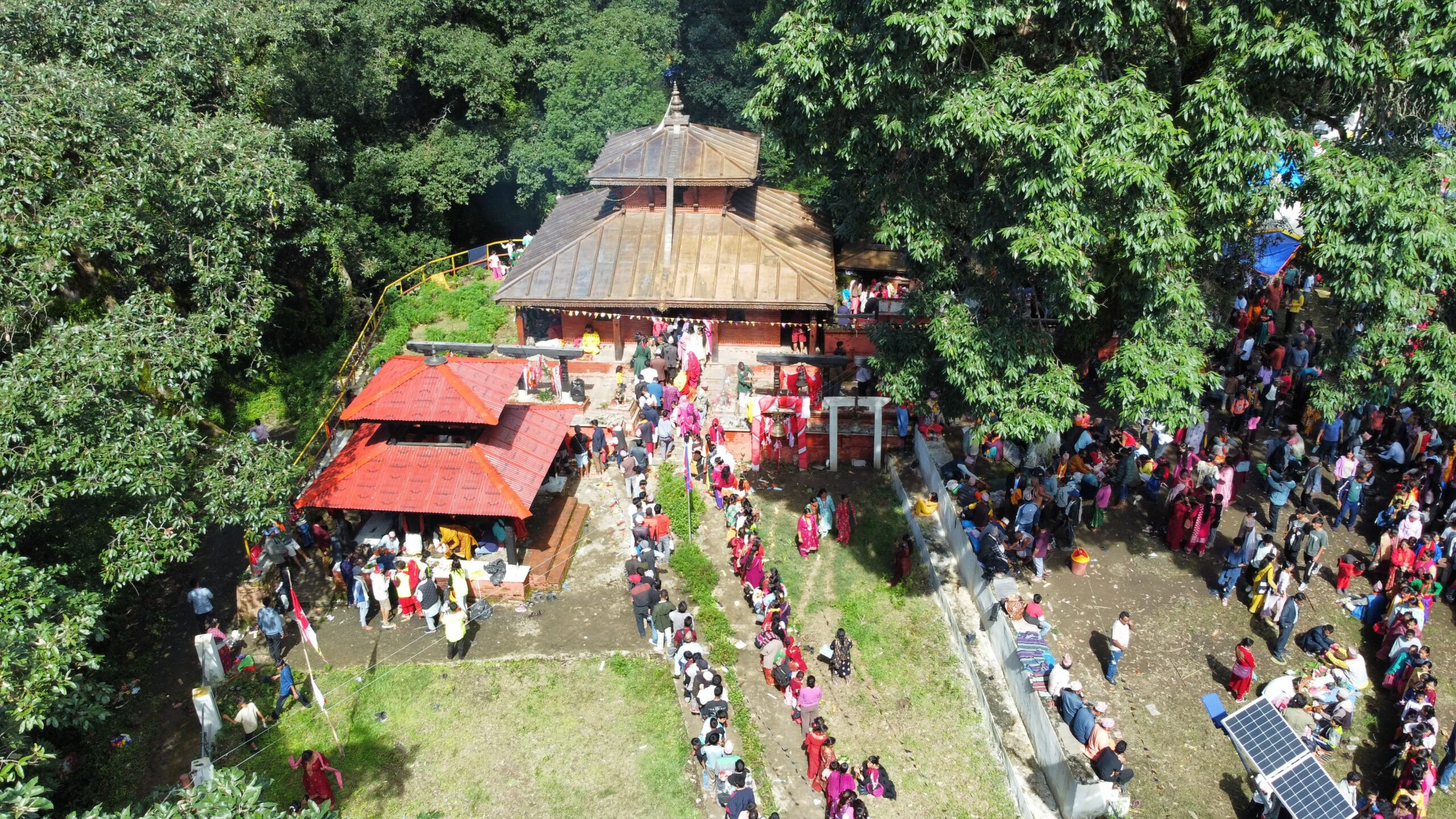 बाजुराको नाटेश्वरी मन्दिरमा पुजा (फोटो फिचर)