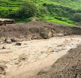 बाजुराको बिच्छ्यामा बाढीले १८ घर पूर्ण क्षति, दुई दर्जन बढी संरचना उच्च जोखिममा