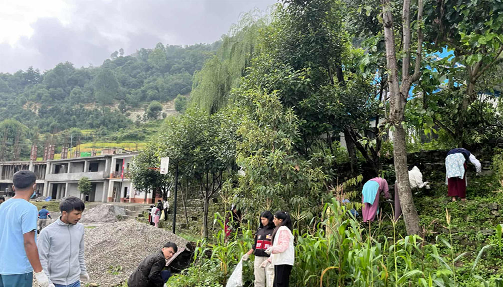 बाजुरा क्याम्पस परिसर सरसफाइ