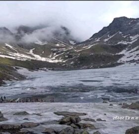 तस्बिरमा बाजुराकाे बुढीनन्दा  सेराेफेराे