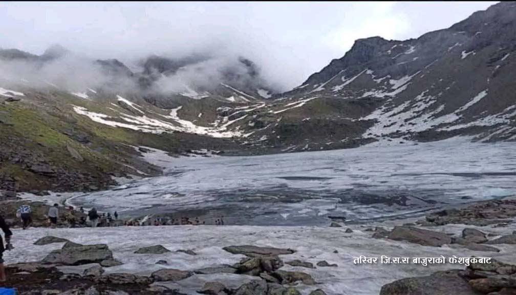 तस्बिरमा बाजुराकाे बुढीनन्दा  सेराेफेराे