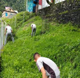 ईश्वरीबक्स गुल्मद्धारा बडीमालिका मन्दिर परिसर सरसफाई