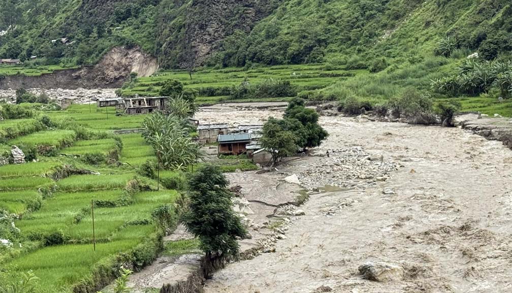 बिच्छ्याँमा आएकाे बाढीले कवाडिखाेला जलविद्युत पुर्णरूपमा क्षेति