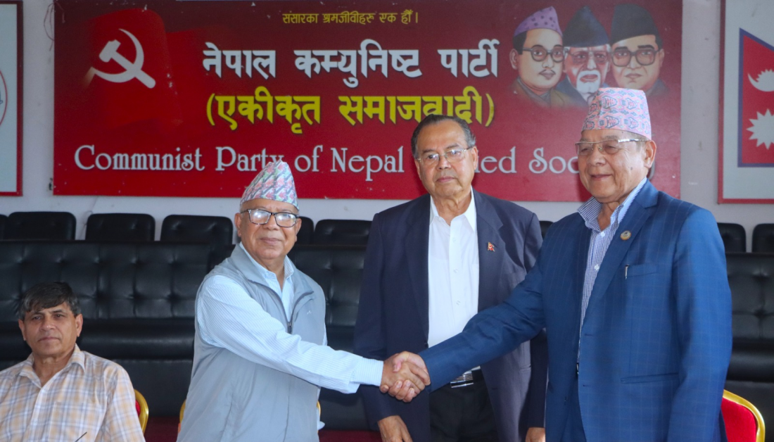 नेकपा एसमा तेस्रो वरियता पाएका वामदेव गौतमले माधव नेपालसँग लिए शपथ