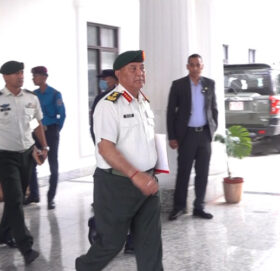 प्रधानमन्त्री कार्की र प्रधानसेनापति सिग्देलबीच भेटवार्ता