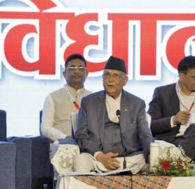 एमालेको प्रष्टीकरण- कर्ण थापाकाे फरक मत राेकेकाे हाेइन, समूहगत छलफलमा लैजानुस् भनेका हाैं