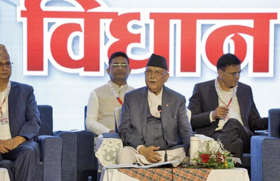 एमालेको प्रष्टीकरण- कर्ण थापाकाे फरक मत राेकेकाे हाेइन, समूहगत छलफलमा लैजानुस् भनेका हाैं