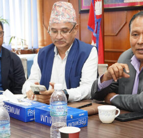 सडकको अवस्थाको जानकारी तुरुन्तै दिएर पुनर्स्थापनामा लाग्न मन्त्री ऊर्जामन्त्री घिसिङको निर्देशन