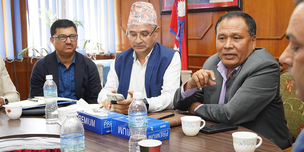 सडकको अवस्थाको जानकारी तुरुन्तै दिएर पुनर्स्थापनामा लाग्न मन्त्री ऊर्जामन्त्री घिसिङको निर्देशन