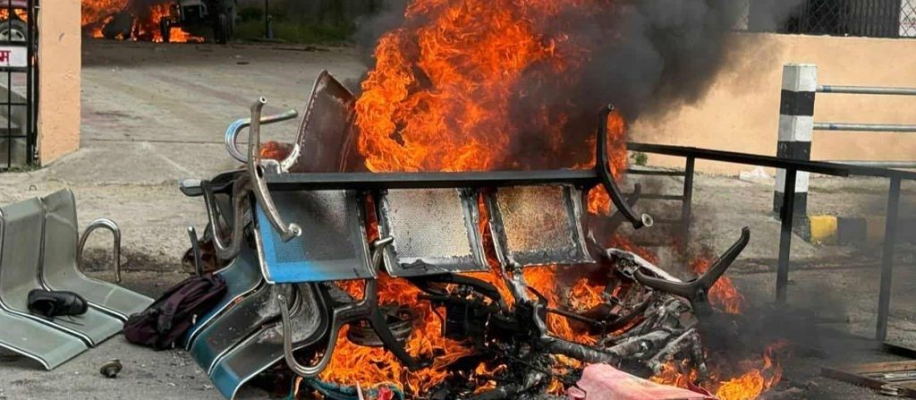 सरकारविरूद्ध देशव्यापी प्रदर्शन चर्कियो, नेताका घर र सरकारी कार्यालयमा निशा‍ना