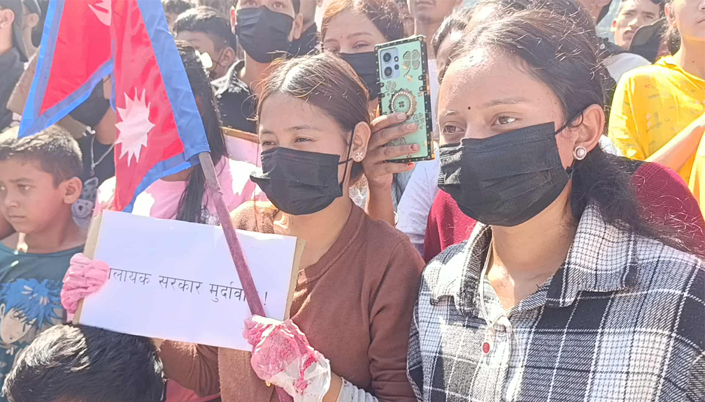 जेन–जिको बाजुरा सदरमुकाममा आन्दोलन (फाेटाे फिचर)